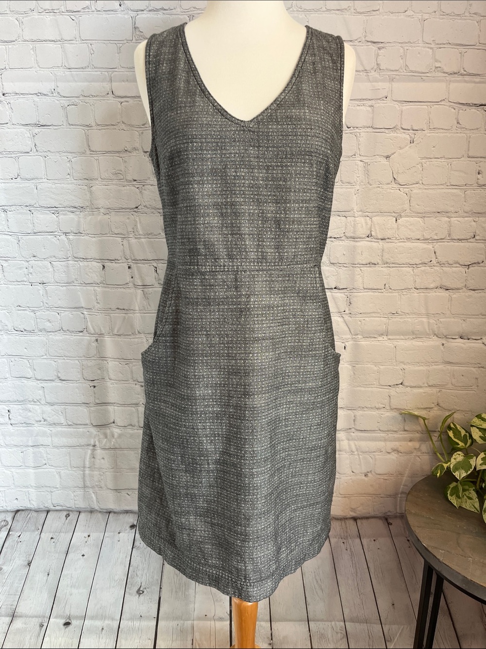 Columbia Women's Sleeveless Gray Textured Dress
